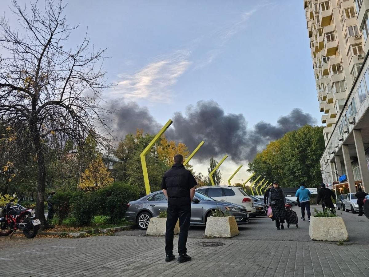 У Києві після атаки знеструмило чотири райони, зупинялося метро