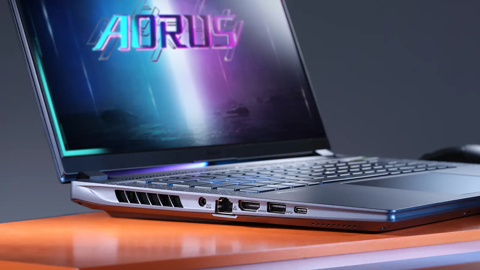 AORUS ELITE 16: універсальний ноутбук для ігор, роботи та навчання