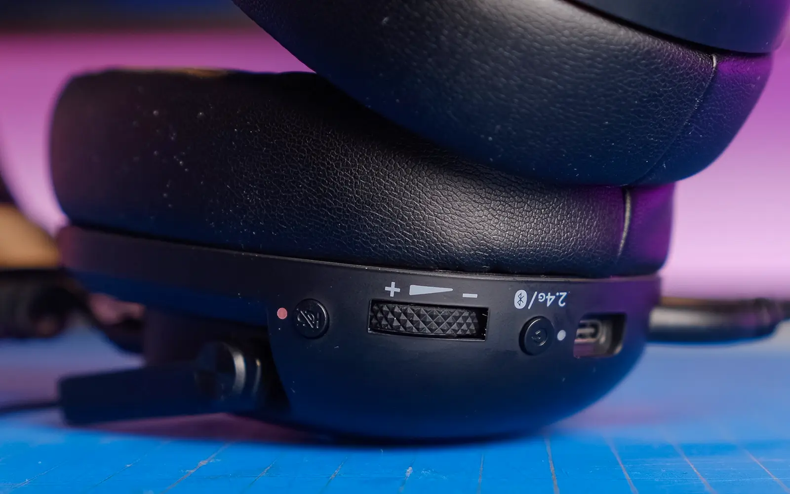 Bloody GR585: universal wireless headset with autonomy up to 80 hours