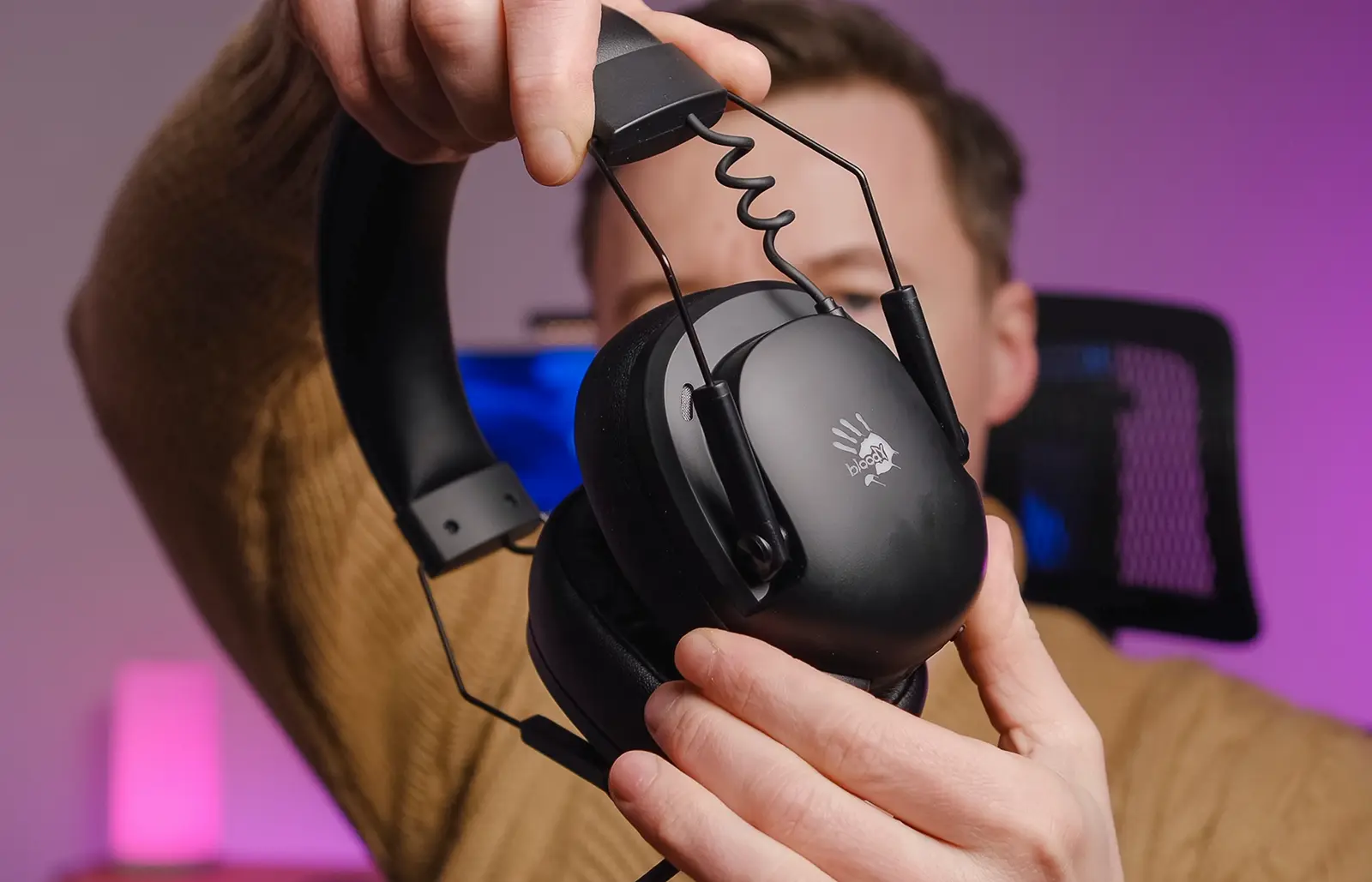 Bloody GR585: universal wireless headset with autonomy up to 80 hours