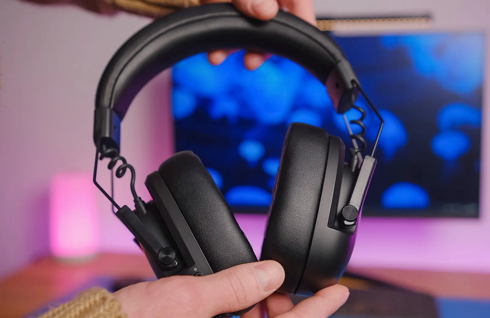 Bloody GR585: universal wireless headset with autonomy up to 80 hours