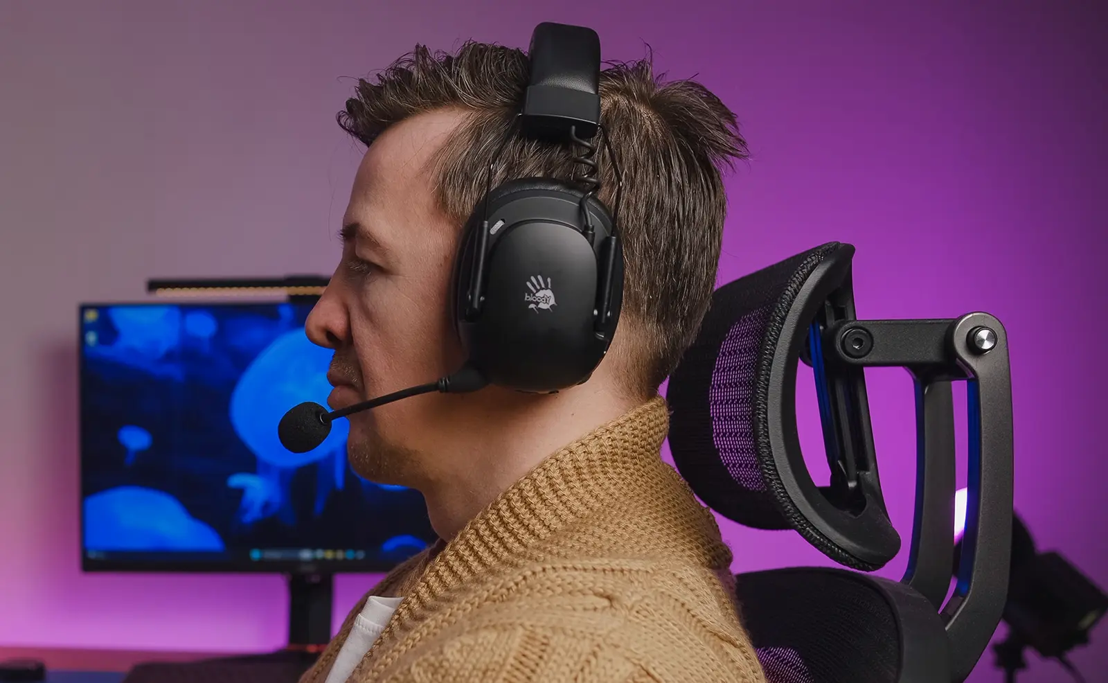Bloody GR585: universal wireless headset with autonomy up to 80 hours