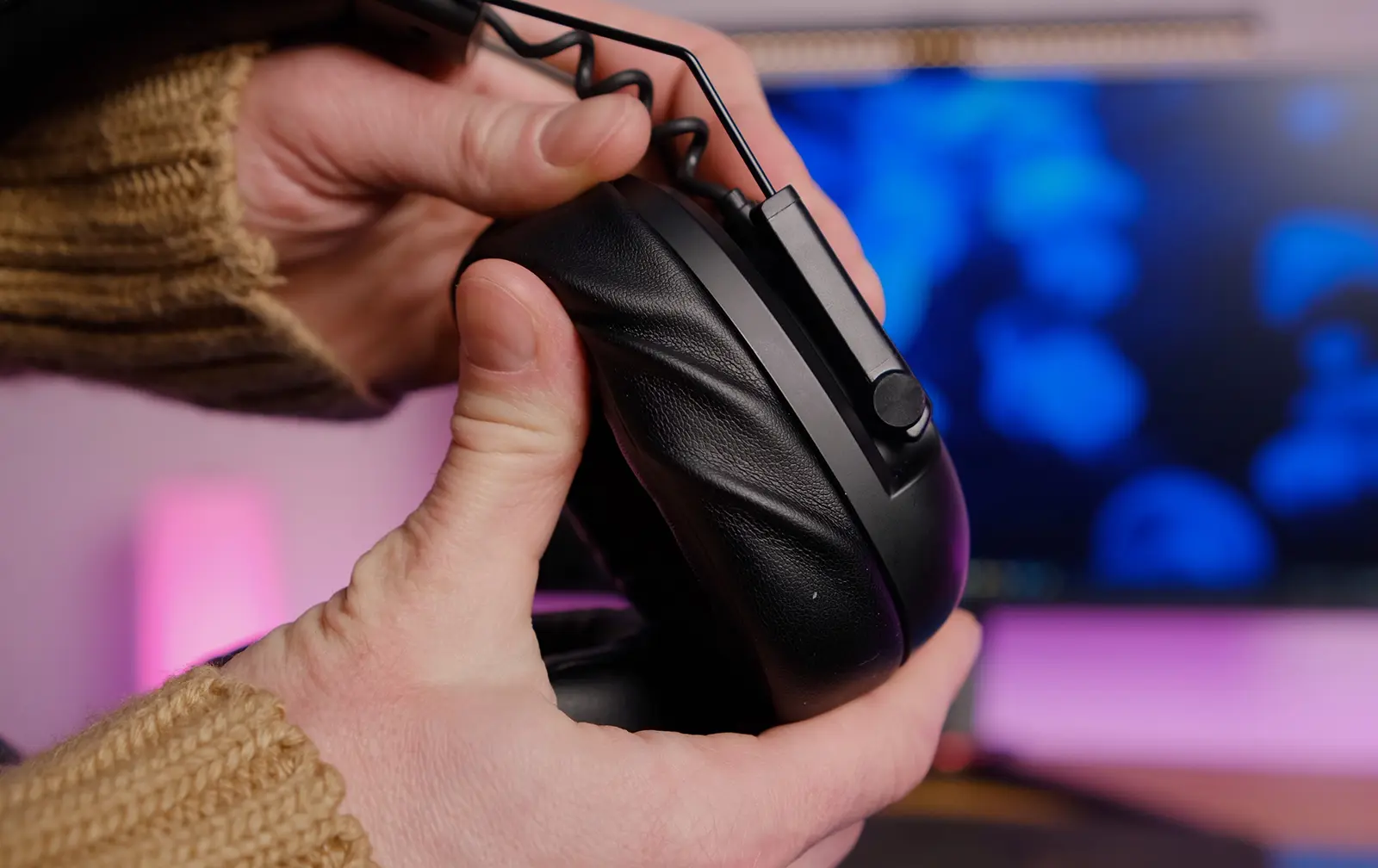 Bloody GR585: universal wireless headset with autonomy up to 80 hours