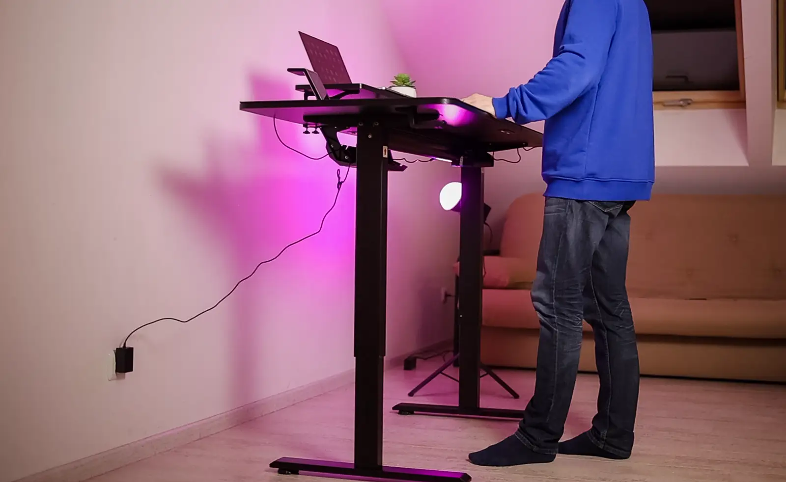 Cougar E-Star 140: an affordable electric gaming desk with thoughtful ergonomics