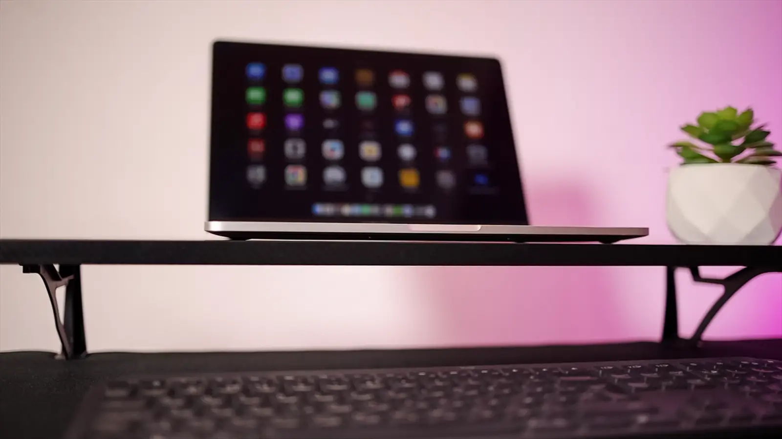 Cougar E-Star 140: an affordable electric gaming desk with thoughtful ergonomics