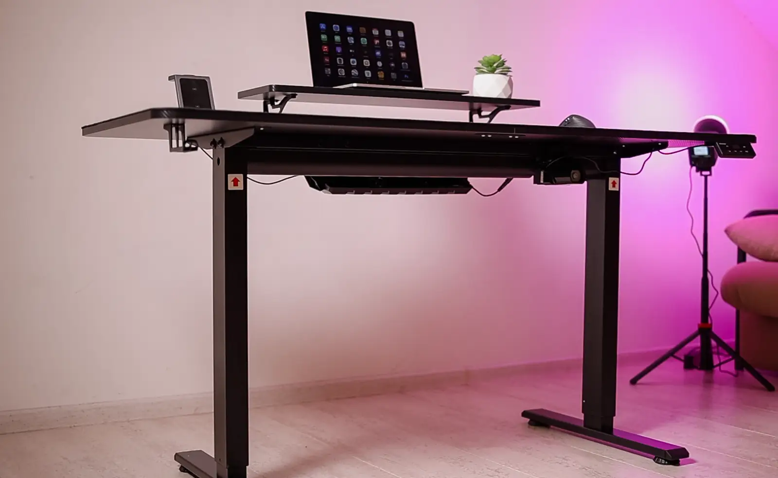 Cougar E-Star 140: an affordable electric gaming desk with thoughtful ergonomics