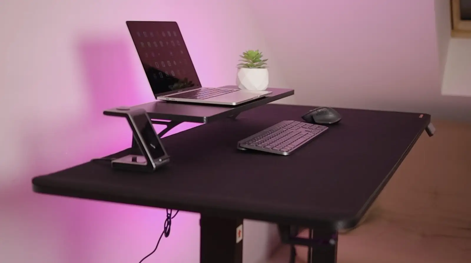 Cougar E-Star 140: an affordable electric gaming desk with thoughtful ergonomics