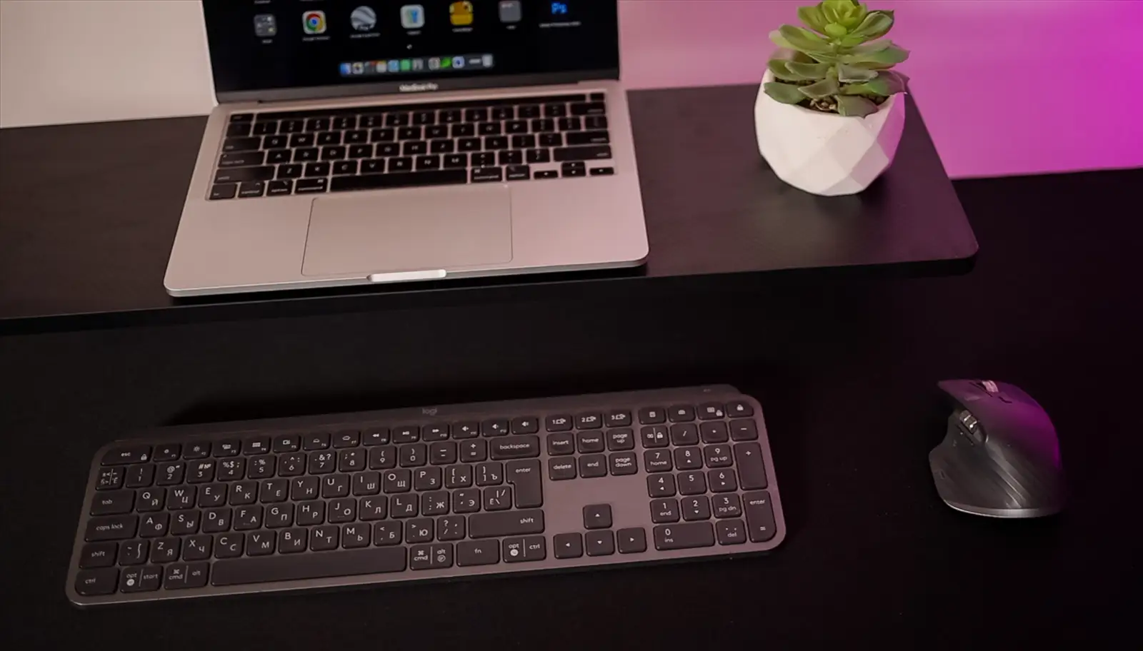 Cougar E-Star 140: an affordable electric gaming desk with thoughtful ergonomics