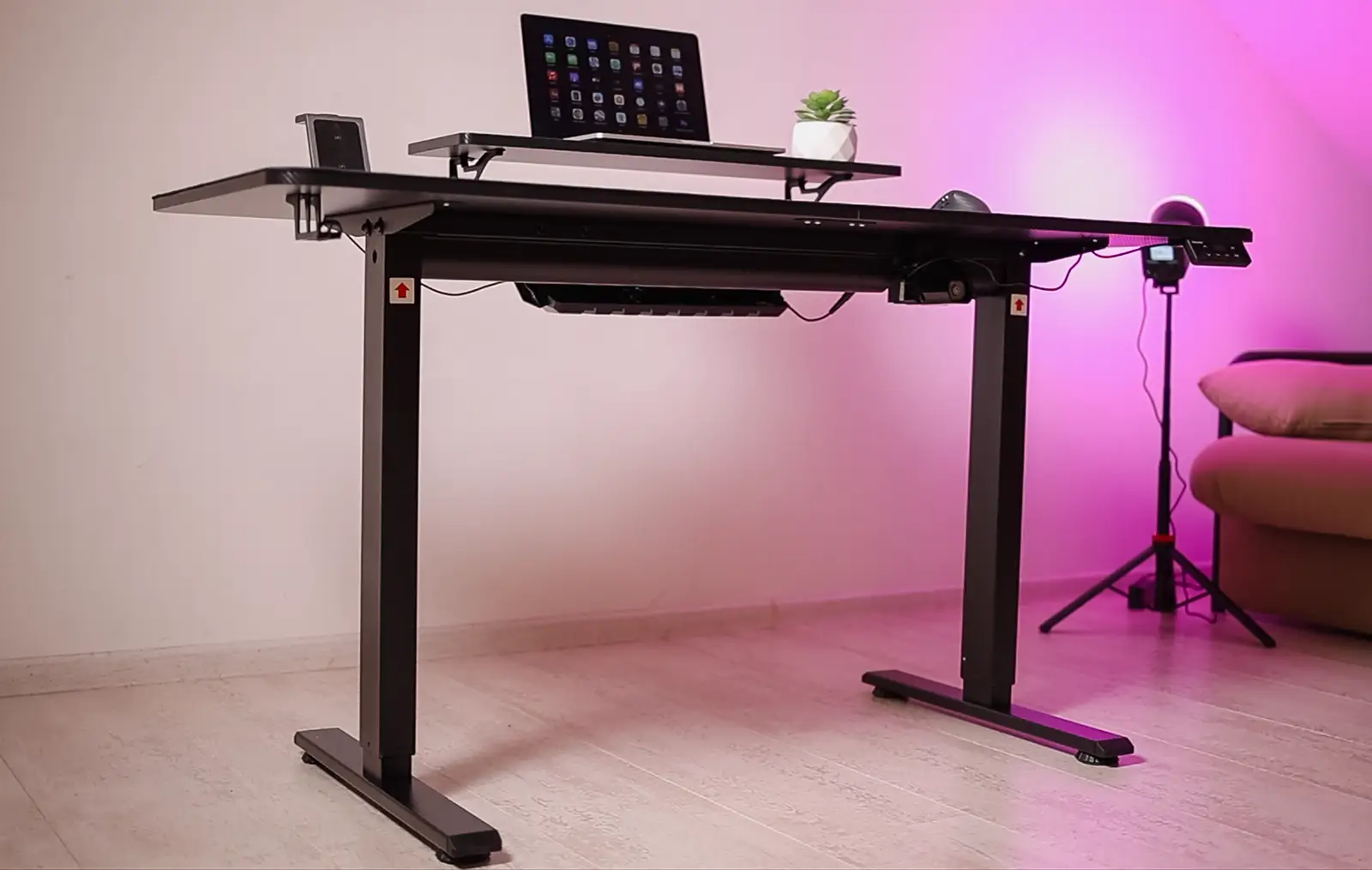 Cougar E-Star 140: an affordable electric gaming desk with thoughtful ergonomics