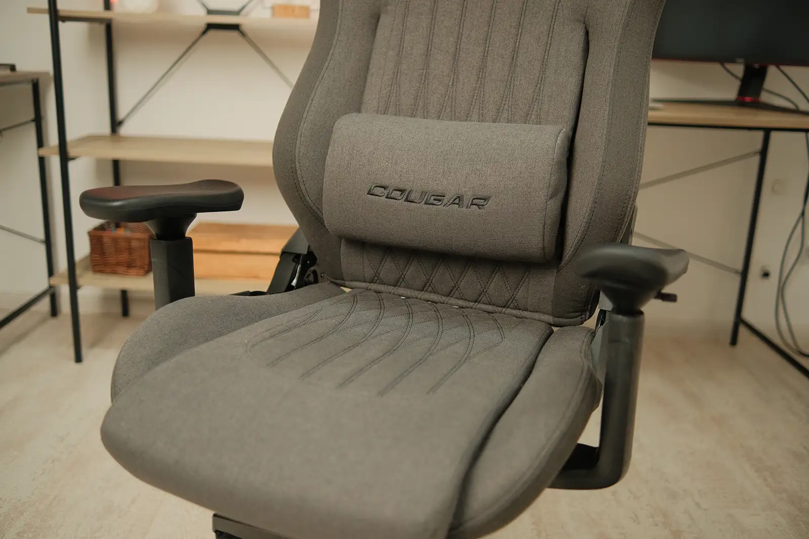 Cougar EXPLORE ROYAL GRAY F: functional and comfortable gaming chair
