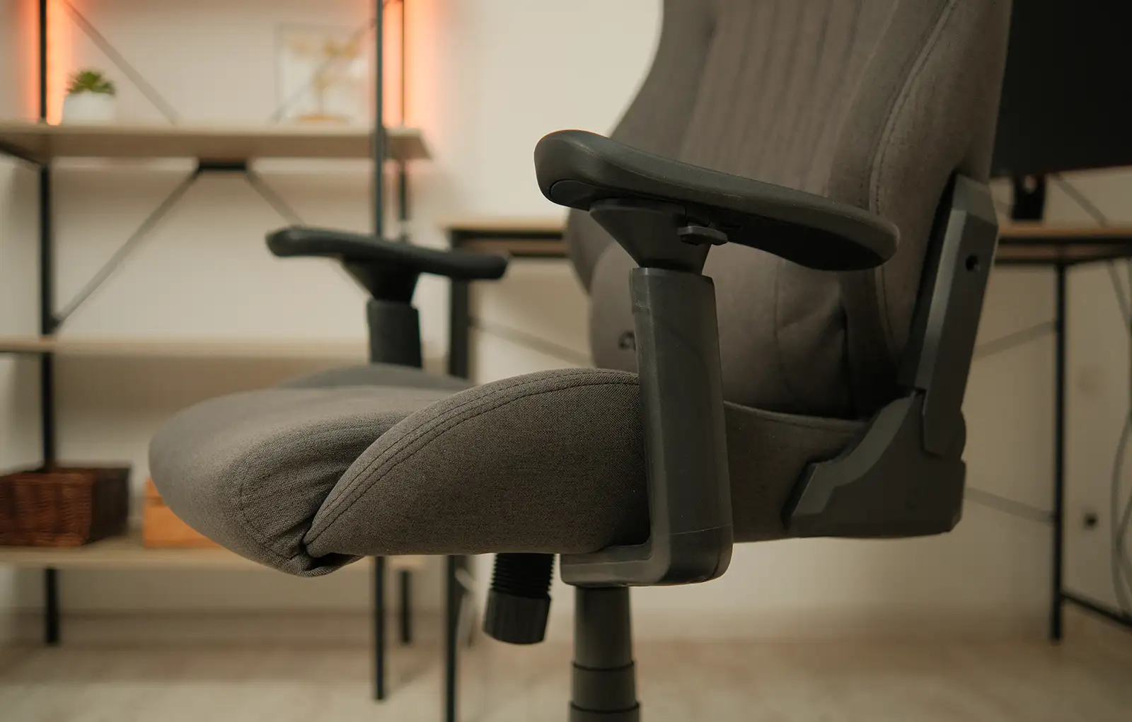 Cougar EXPLORE ROYAL GRAY F: functional and comfortable gaming chair