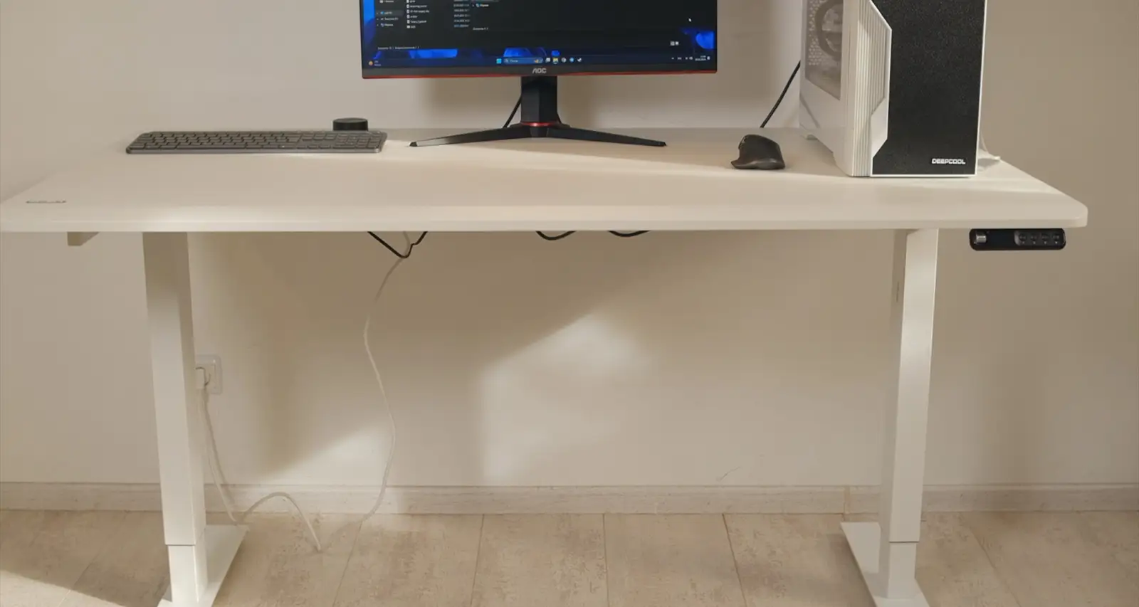 Cougar Royal 150 Elite White: преміальний електричний стіл без компромісів