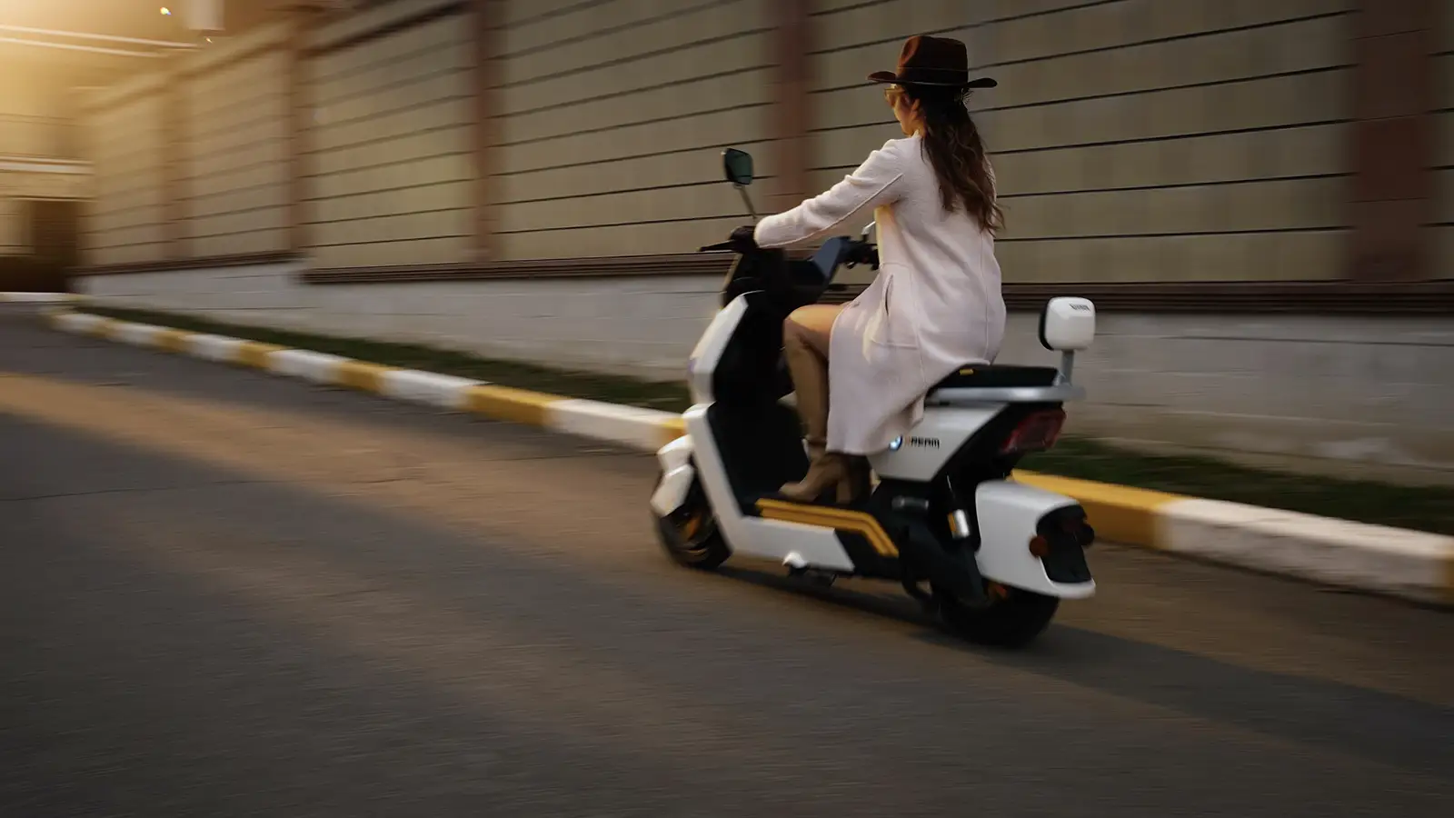 Футуризм на колесах: огляд електроскутера SUNRA DREAM 5