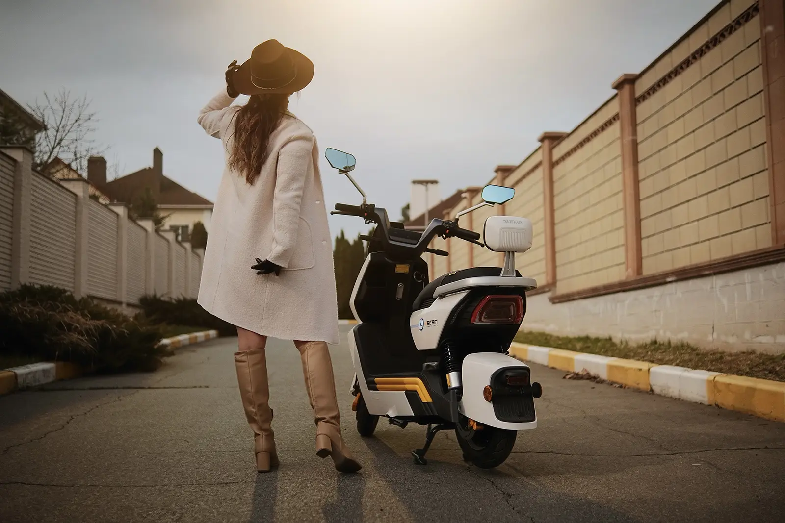 Футуризм на колесах: огляд електроскутера SUNRA DREAM 5