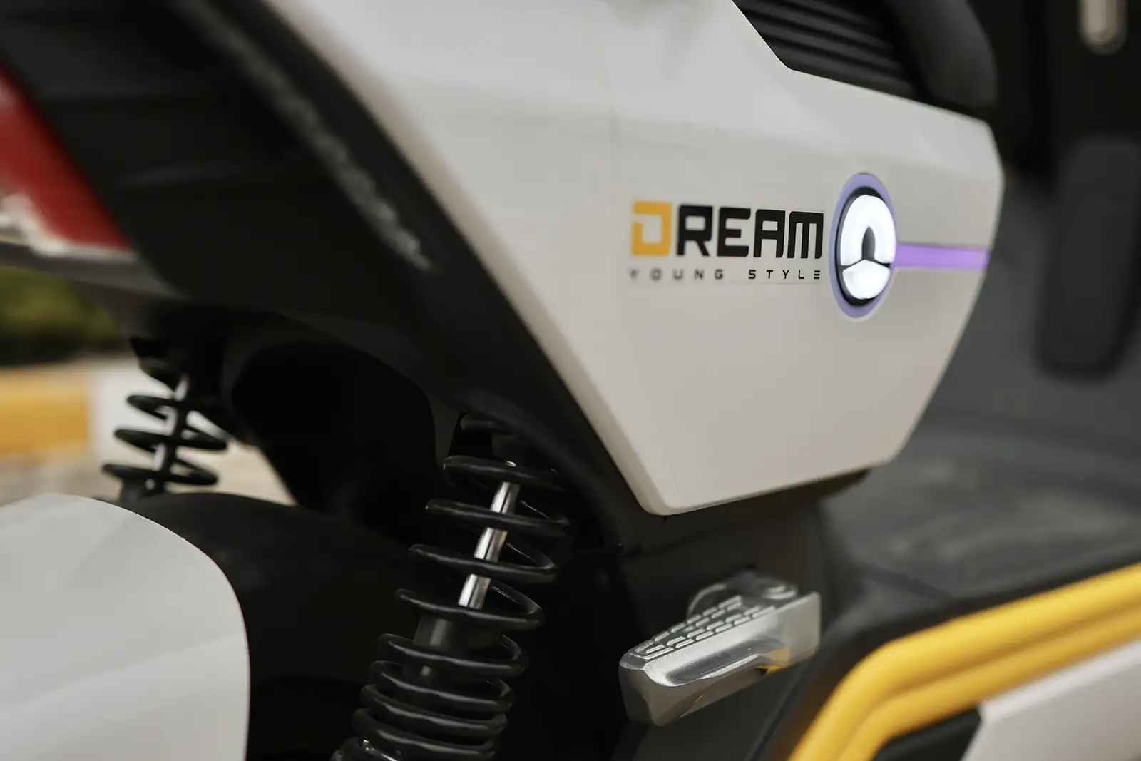 Футуризм на колесах: огляд електроскутера SUNRA DREAM 5