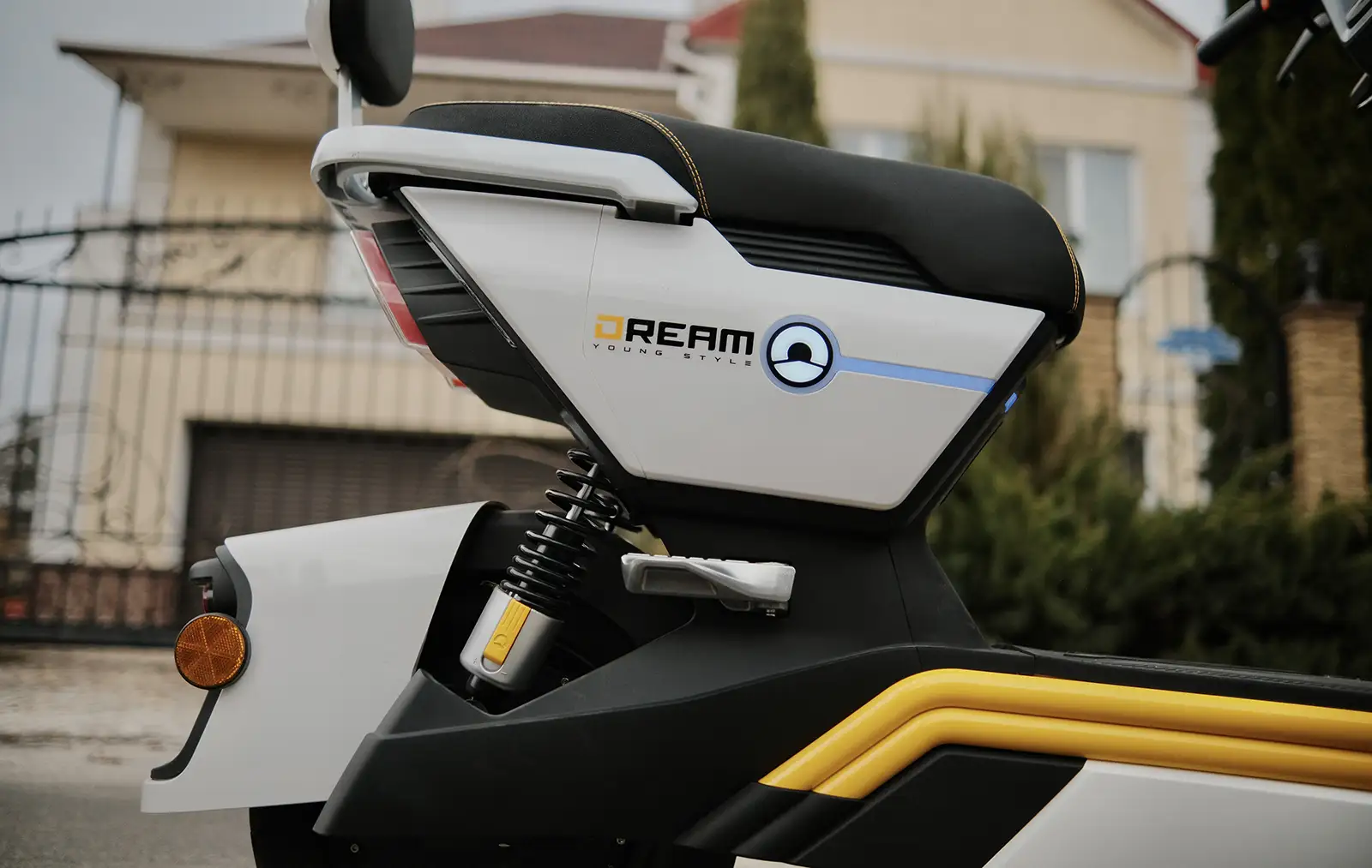 Футуризм на колесах: огляд електроскутера SUNRA DREAM 5