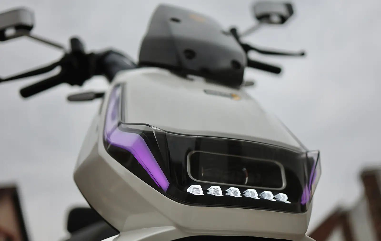 Футуризм на колесах: огляд електроскутера SUNRA DREAM 5