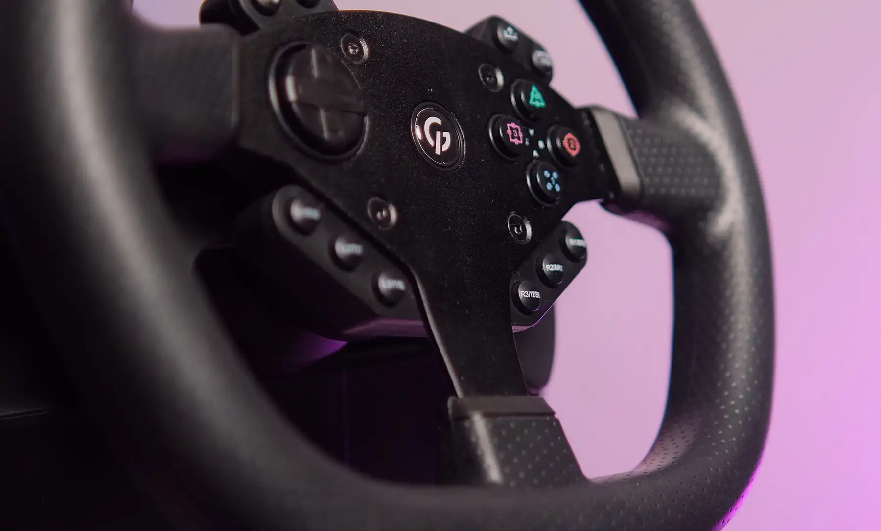 GamePro RS400 y RW070: simracing óptimo con la sensación de carreras reales