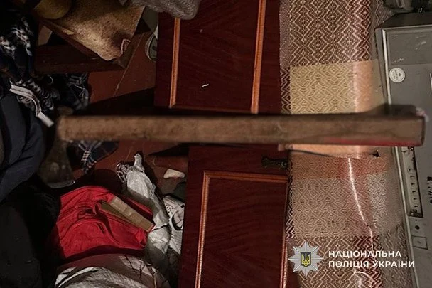 Сокира, якою було вбито чоловіка у Нікопольському районі / © www.facebook.com/Поліція Дніпропетровської області