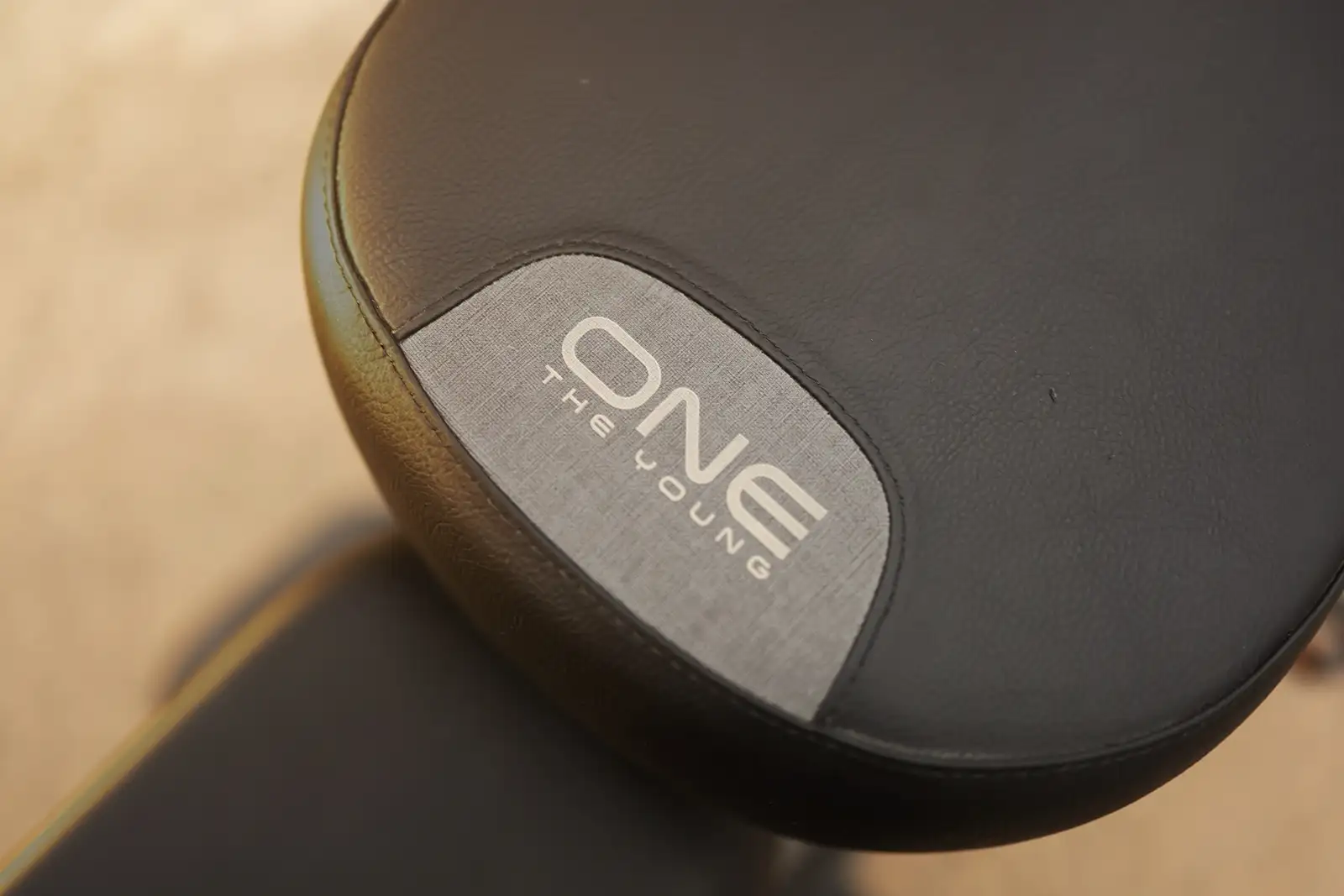 Маневреність понад усе: огляд компактного електроскутера Sunra S1