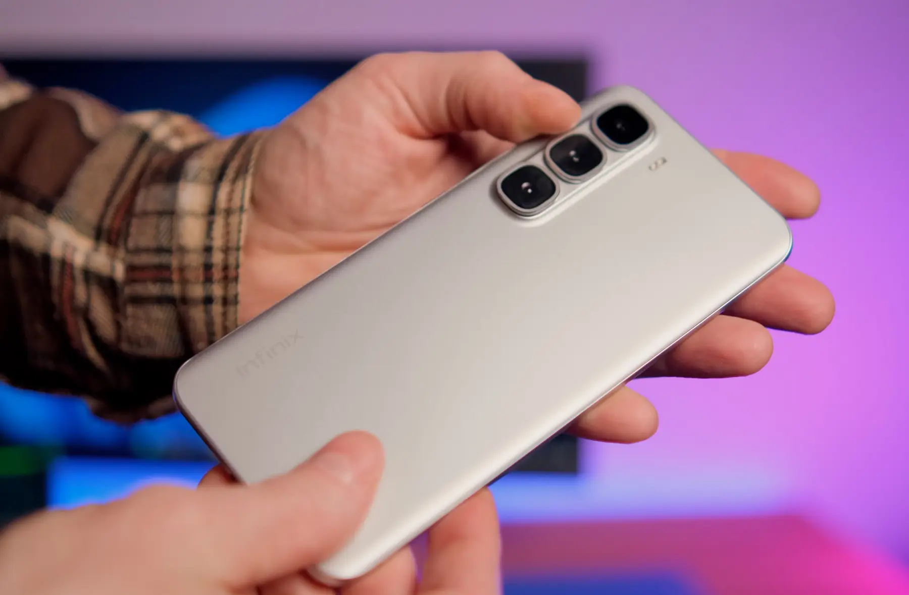 Review of INFINIX HOT 60 PRO+: Thin Body, Modern Capabilities, and Balanced Price