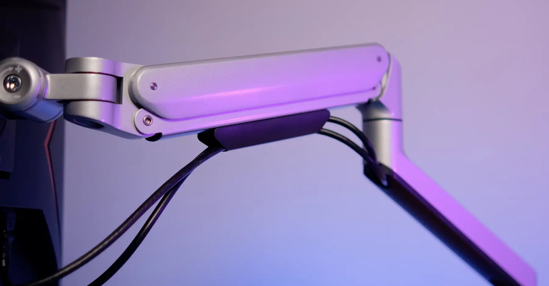 Review of GamePro and OfficePro Mounts: Comfort, Ergonomics, and Order at the Workplace