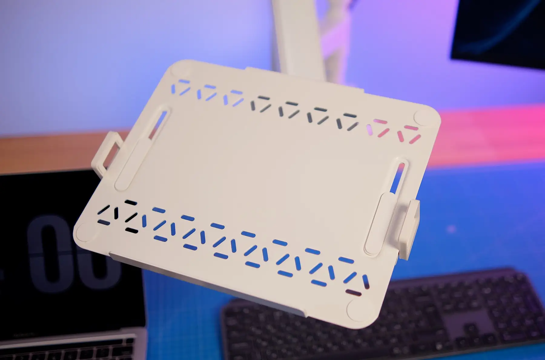 Review of GamePro and OfficePro Mounts: Comfort, Ergonomics, and Order at the Workplace