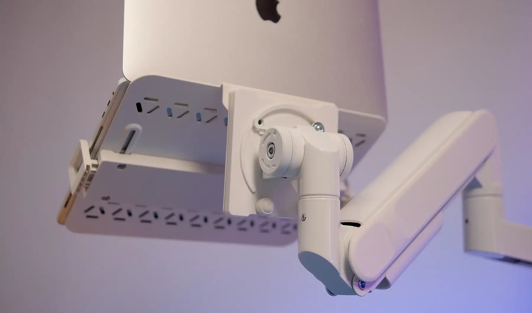 Review of GamePro and OfficePro Mounts: Comfort, Ergonomics, and Order at the Workplace