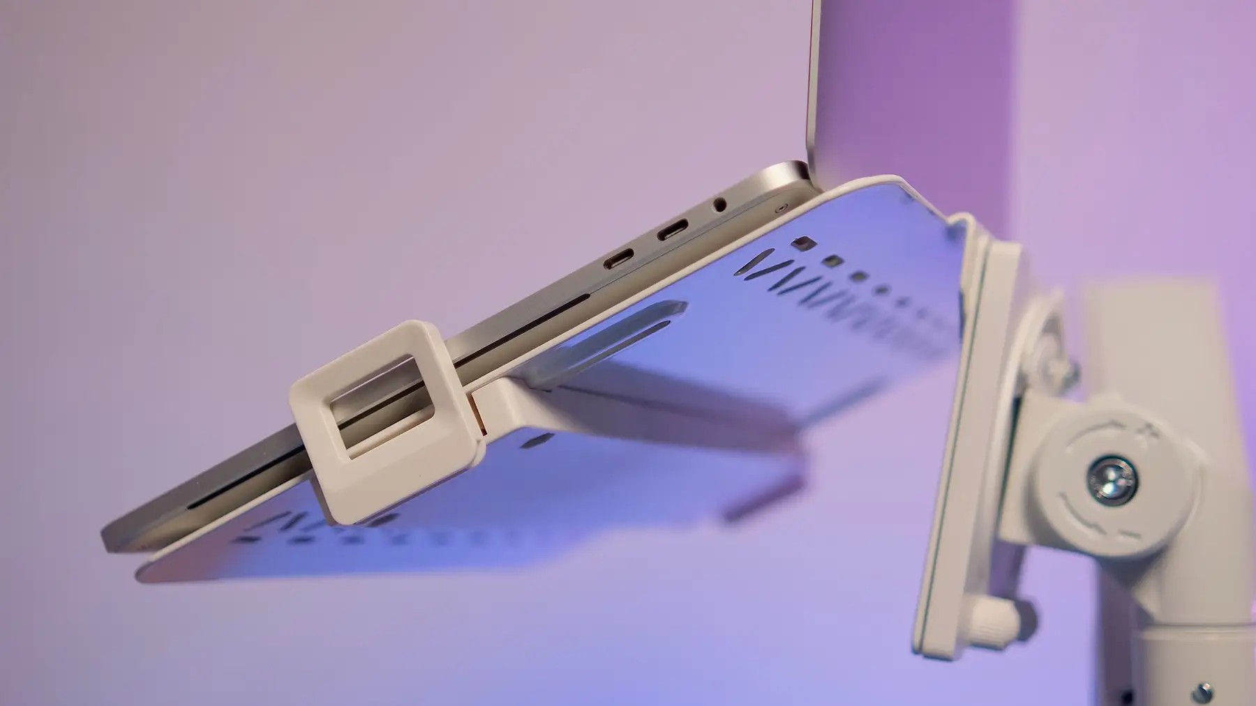 Review of GamePro and OfficePro Mounts: Comfort, Ergonomics, and Order at the Workplace