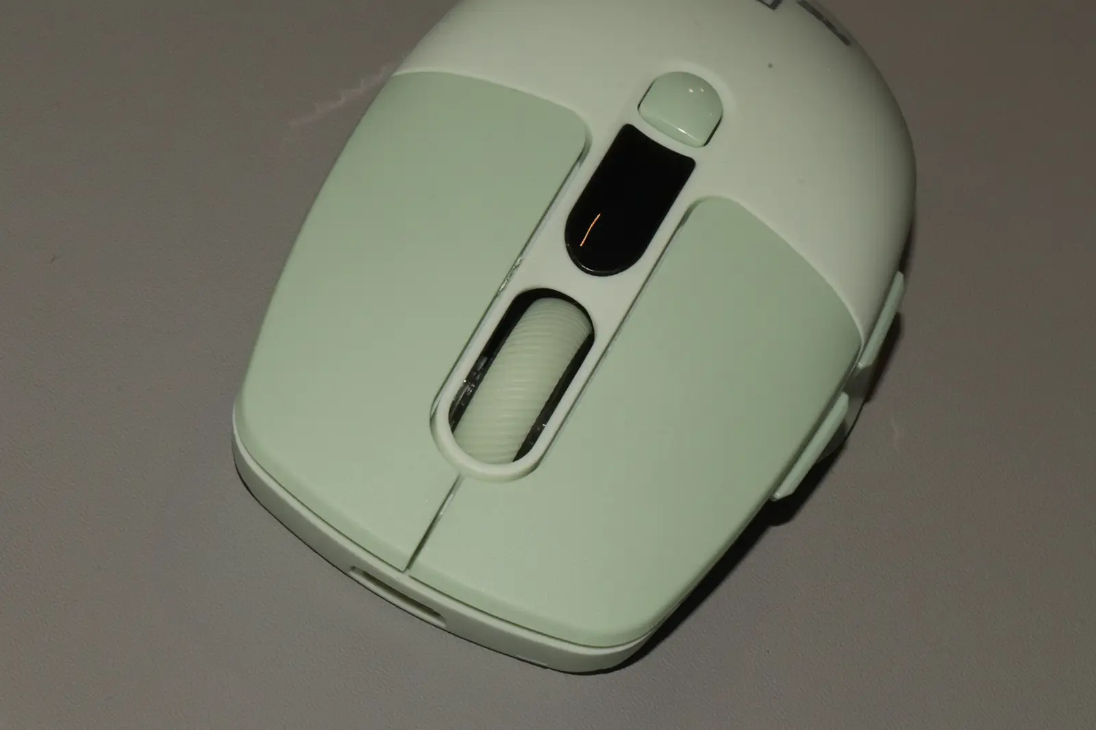 Review of REAL-EL RM-481W: Symmetrical Design, Built-in Display and Triple Connection