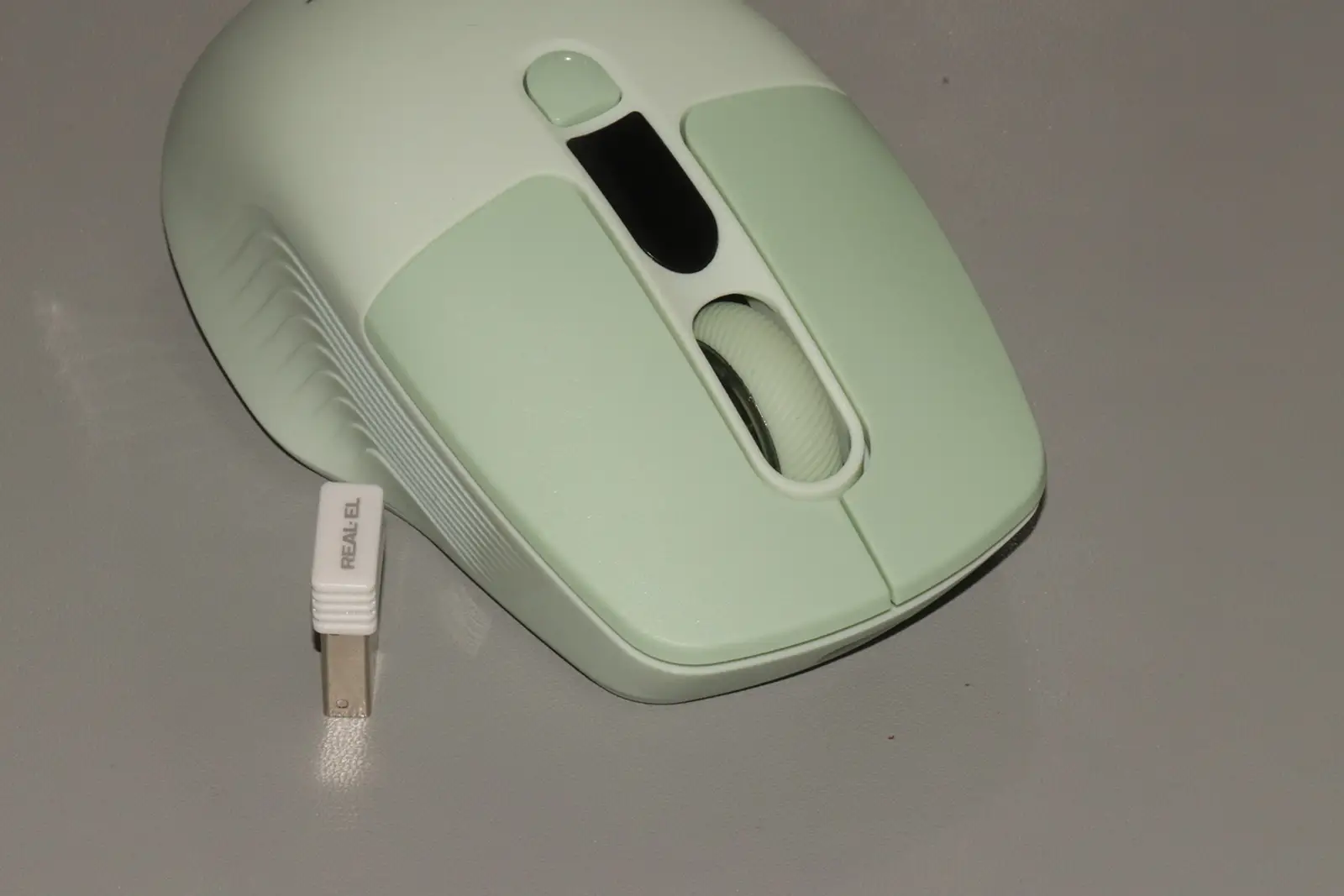 Review of REAL-EL RM-481W: Symmetrical Design, Built-in Display and Triple Connection