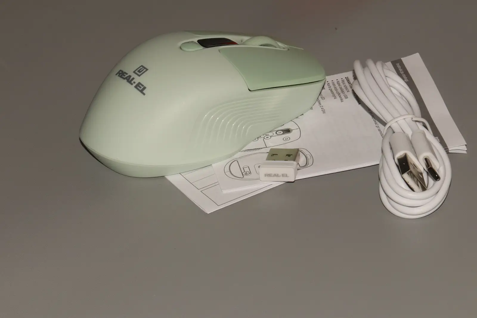 Review of REAL-EL RM-481W: Symmetrical Design, Built-in Display and Triple Connection