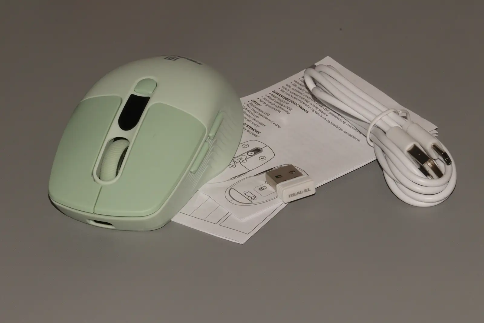 Review of REAL-EL RM-481W: Symmetrical Design, Built-in Display and Triple Connection