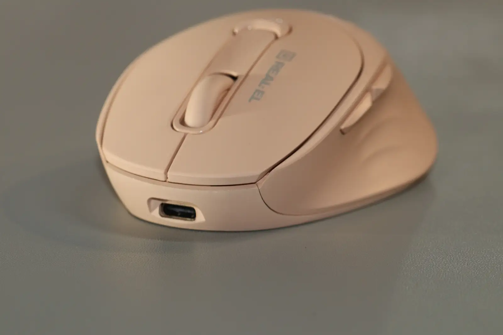 Your Girls' Charisma: Review of the REAL-EL RM-370W Wireless Mouse