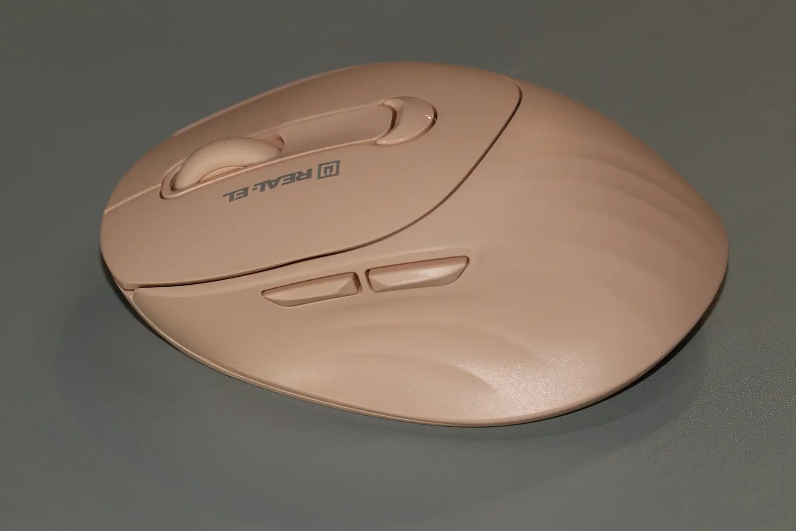 Your Girls' Charisma: Review of the REAL-EL RM-370W Wireless Mouse