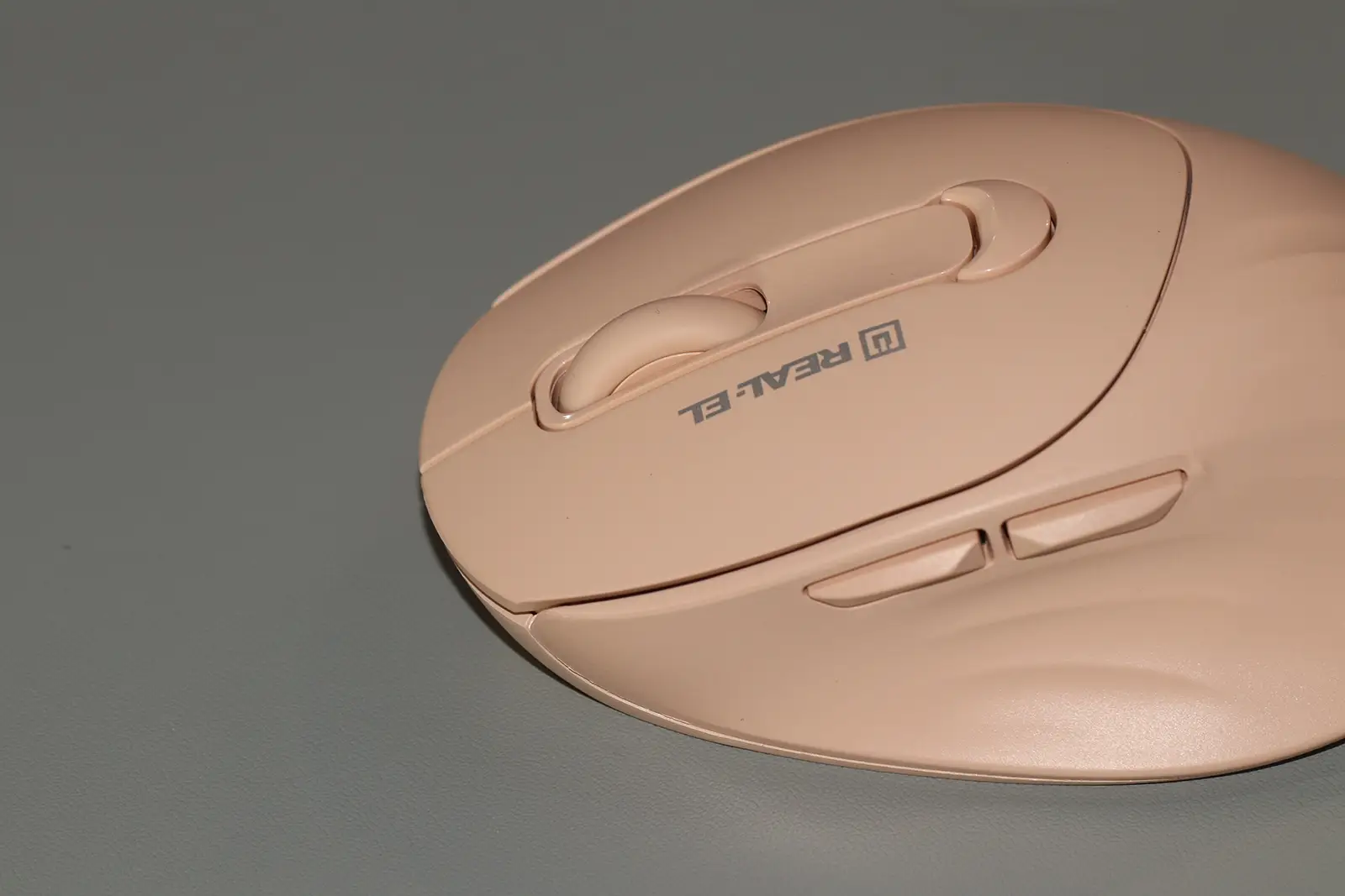 Your Girls' Charisma: Review of the REAL-EL RM-370W Wireless Mouse