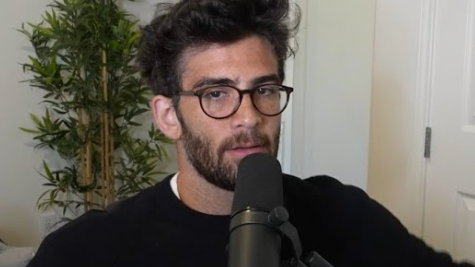Political Streamer Hasan Piker Receives Another Temporary Ban on Twitch ...