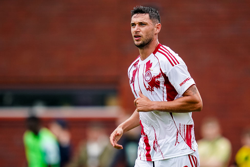 Roman Yaremchuk has signed a contract with Lyon on loan until 2026