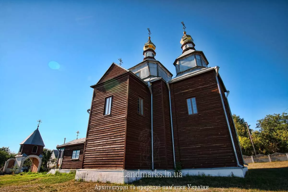 Дерев'яний храм на Київщині