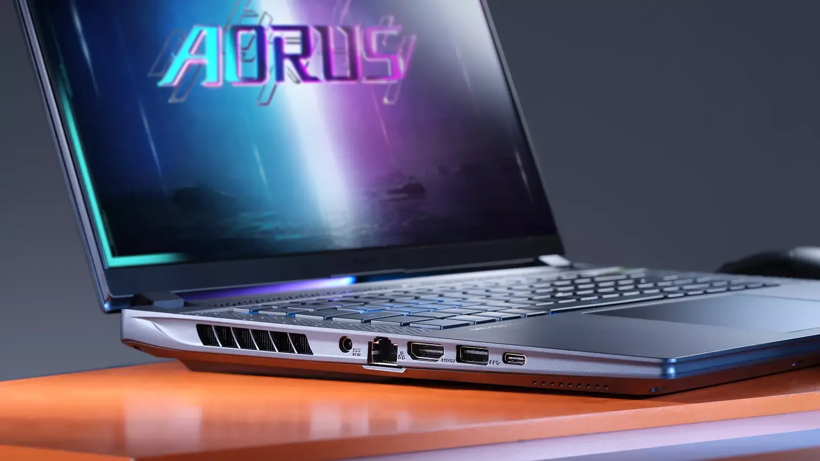 AORUS ELITE 16: a versatile laptop for gaming, work, and study