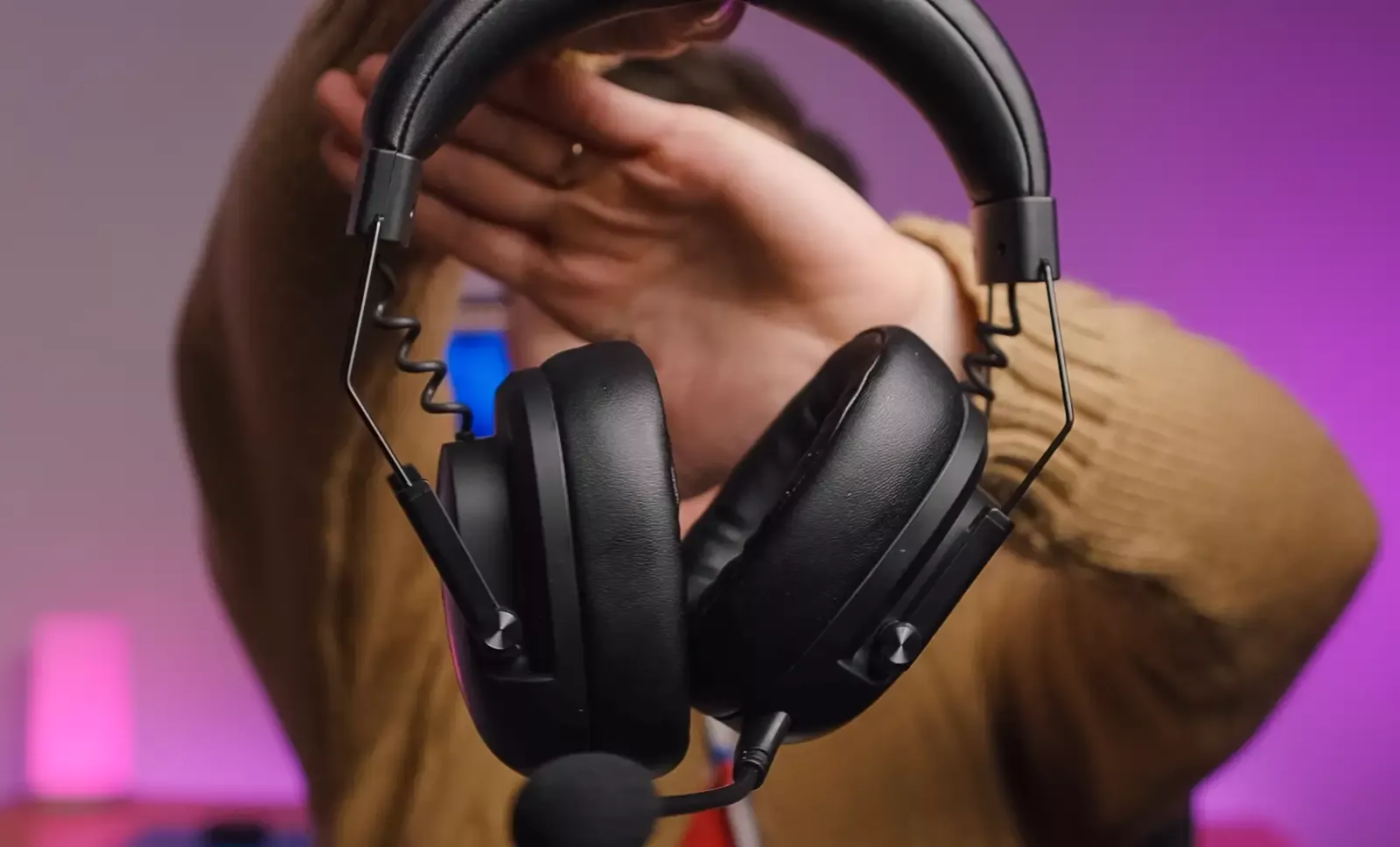 Bloody GR585: universal wireless headset with autonomy up to 80 hours