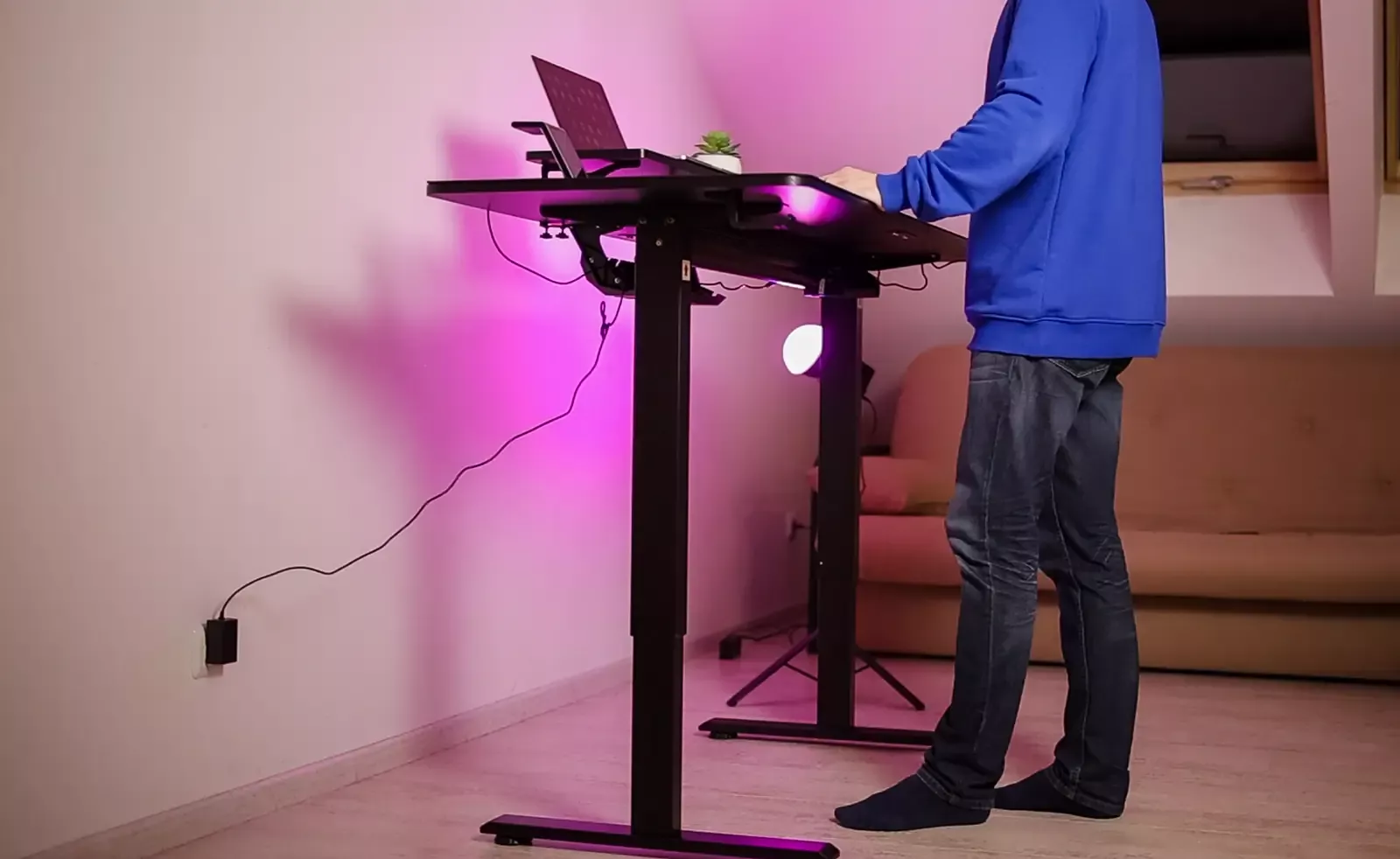 Cougar E-Star 140: an affordable electric gaming desk with thoughtful ergonomics