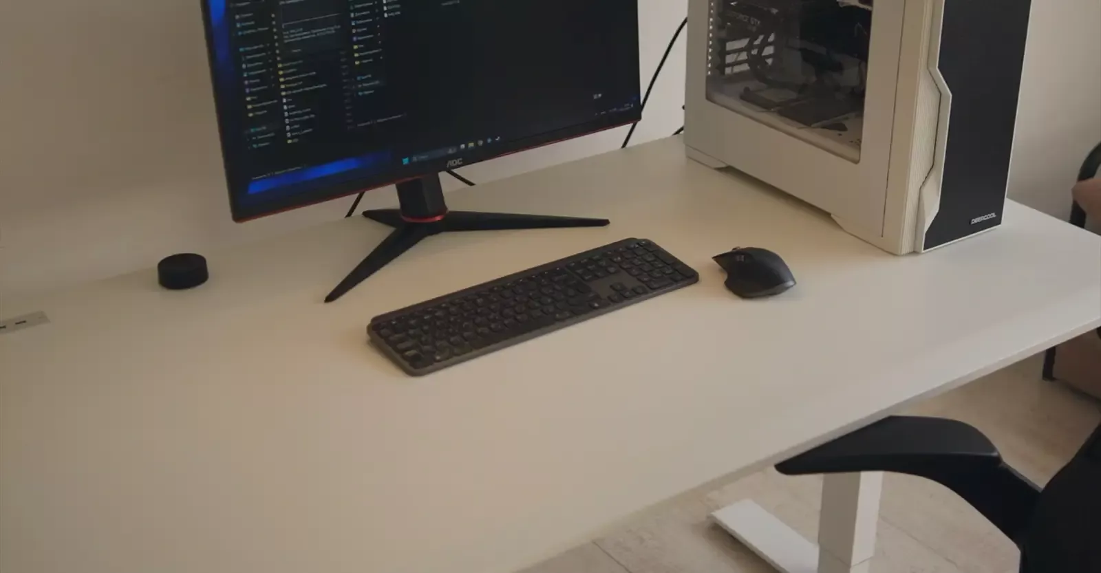 Cougar Royal 150 Elite White: premium electric desk without compromise