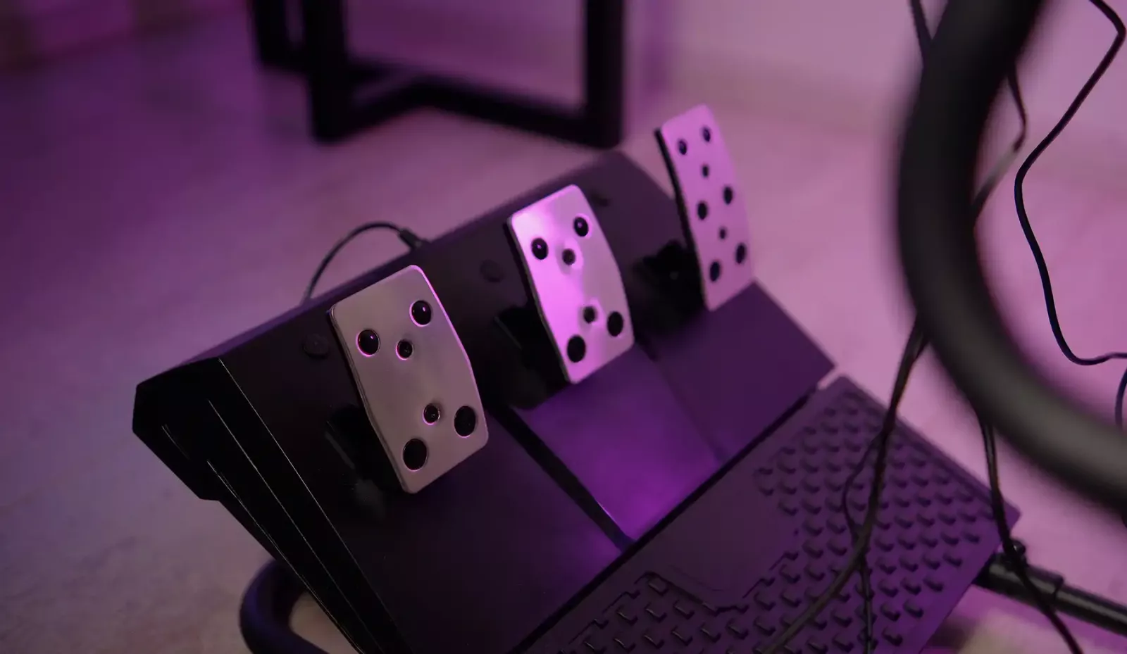 GamePro RS400 and RW070: optimal sim racing with the feel of real races