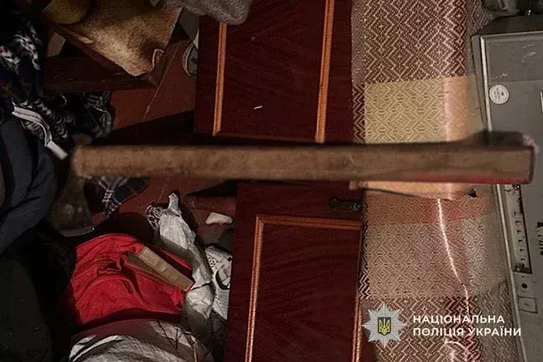 Сокира, якою було вбито чоловіка у Нікопольському районі / © www.facebook.com/Поліція Дніпропетровської області
