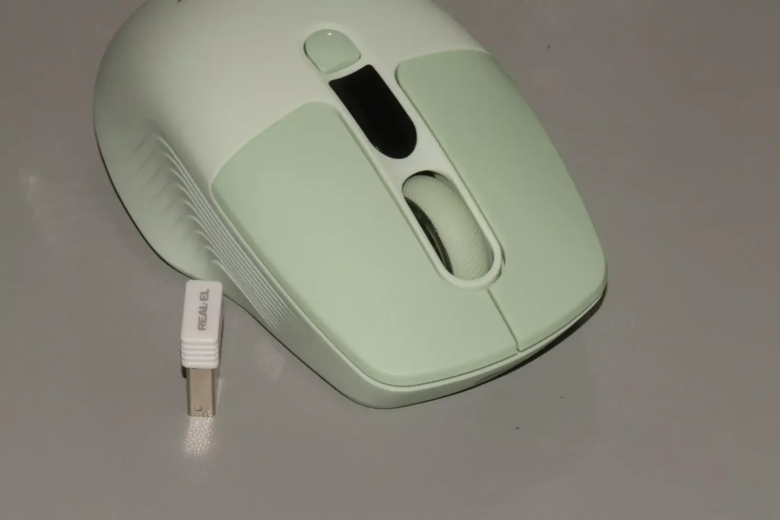Review of REAL-EL RM-481W: Symmetrical Design, Built-in Display and Triple Connection