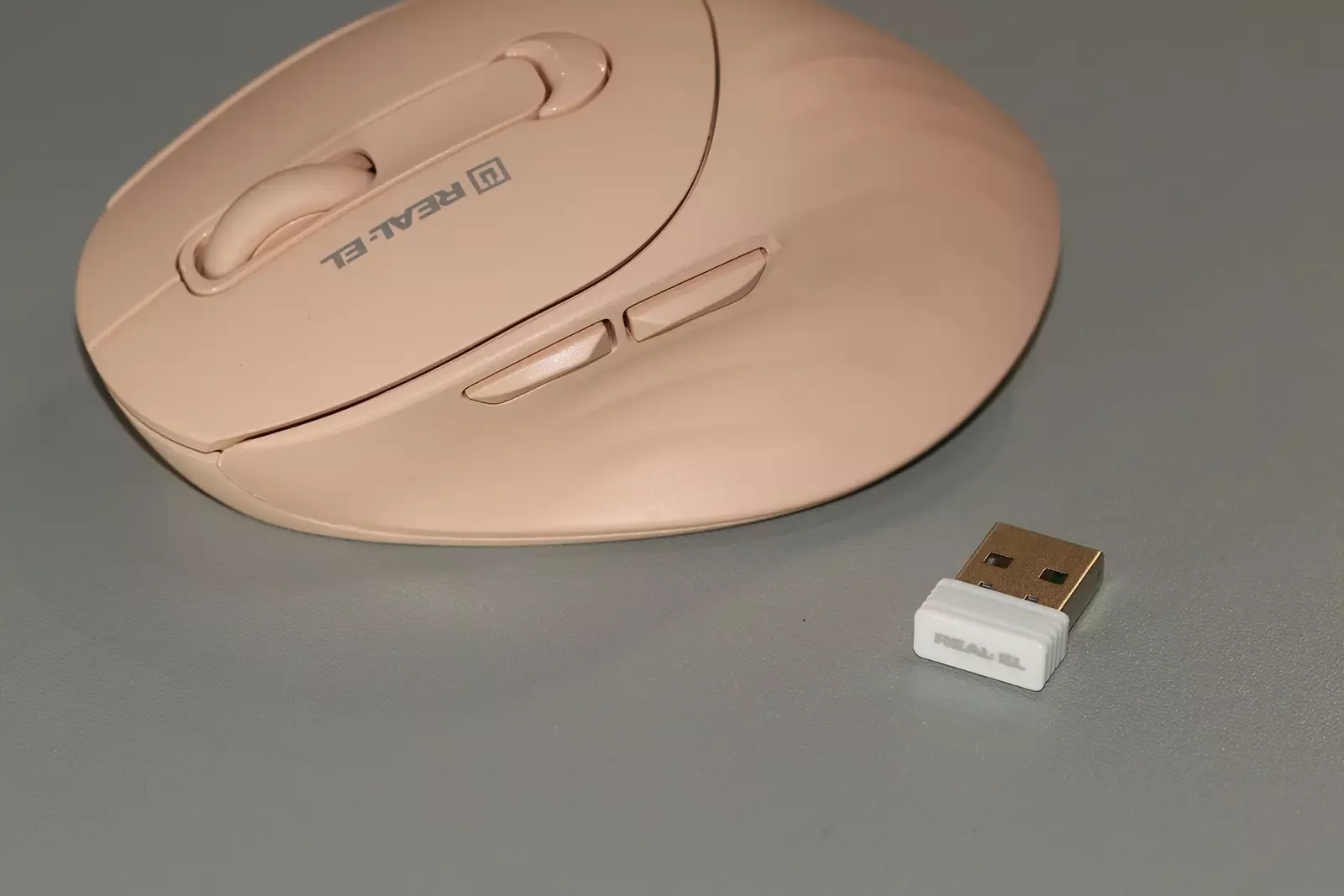 Твоя дівоча харизма: огляд бездротової мишки REAL-EL RM-370W