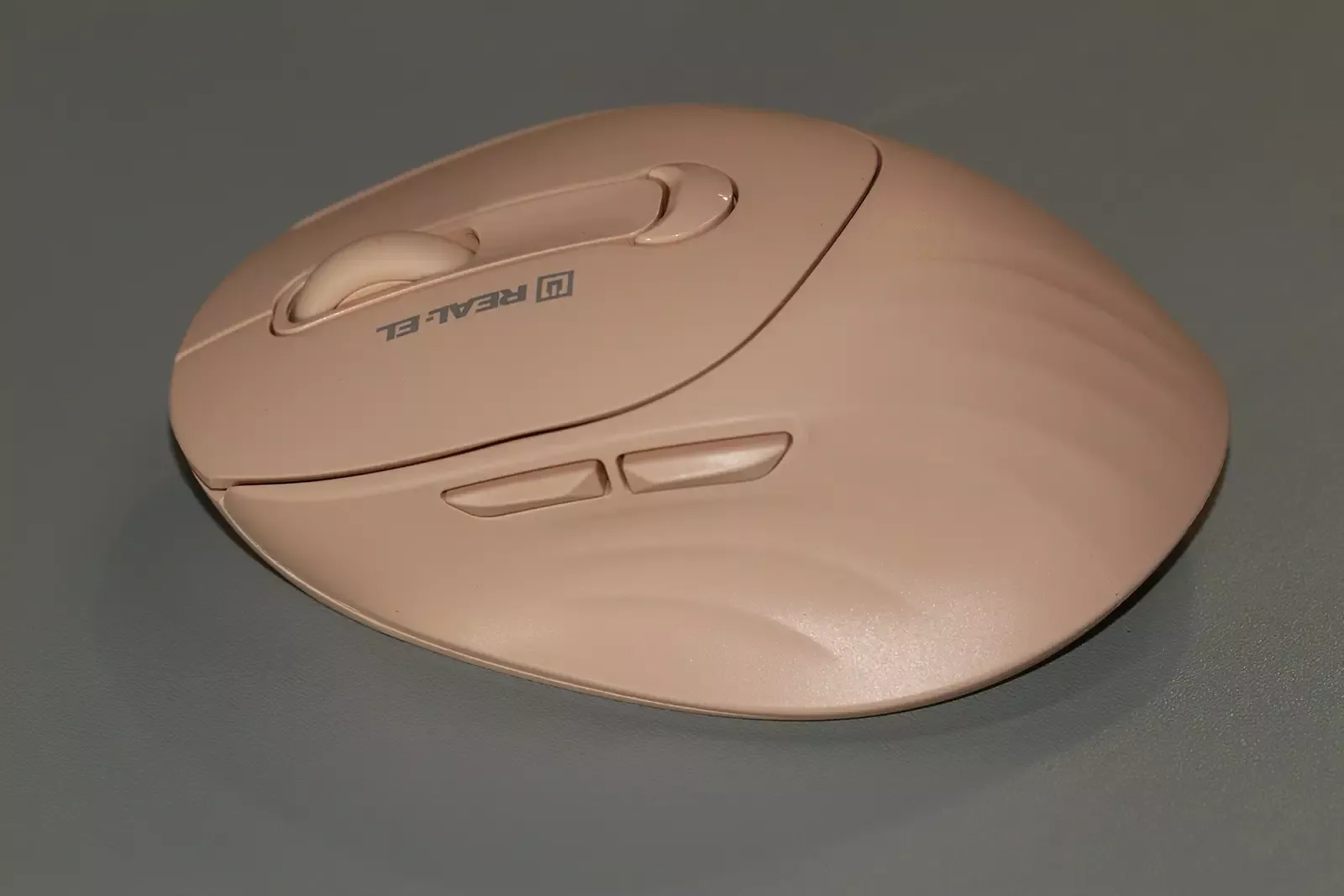 Твоя дівоча харизма: огляд бездротової мишки REAL-EL RM-370W