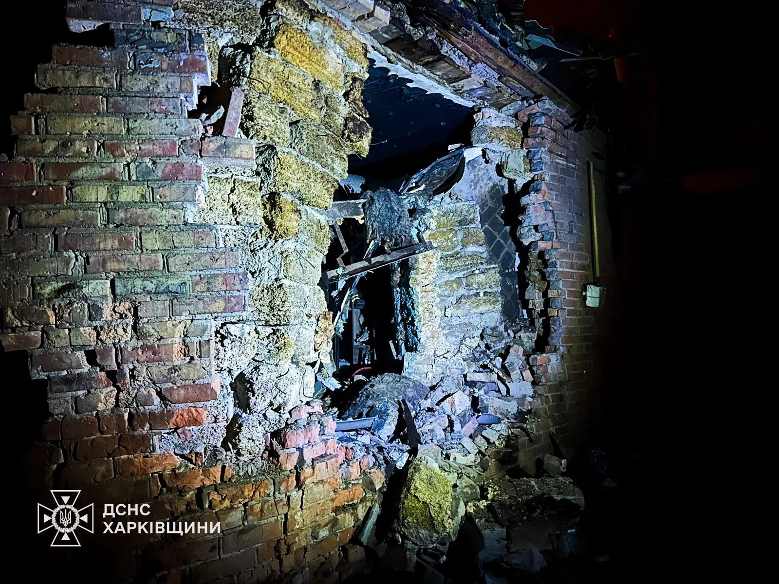 Харківщина під ударом дронів: у Золочеві після атаки БпЛА спалахнула пожежа, є постраждалі