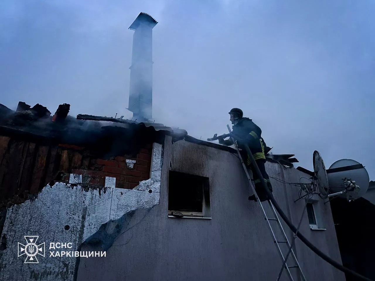 Харківщина під ударом дронів: у Золочеві після атаки БпЛА спалахнула пожежа, є постраждалі